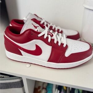 Air Jordan 1 Low sneakers in the “White/Red” (Gym Red/White) colorway.